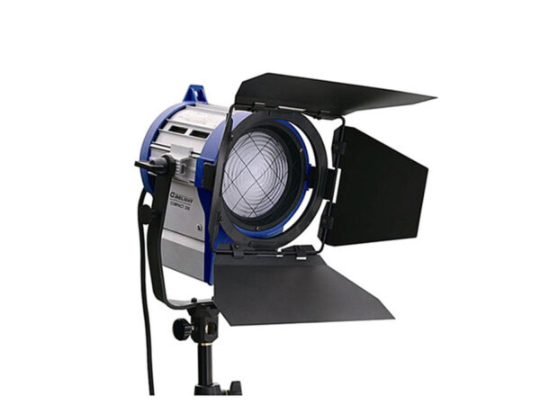 ARRI COMPACT 200-WATT HMI FRESNEL LIGHT